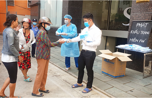 Đang phát miễn phí hàng trăm ngàn khẩu trang y tế tại TP.HCM, Hà Tĩnh
