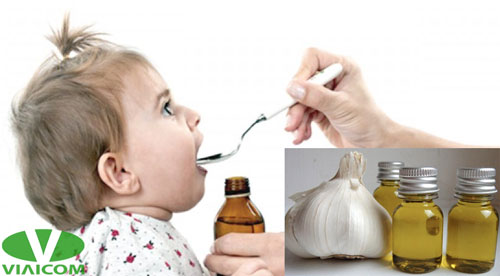 Tinh dầu tỏi chữa bệnh cảm cúm, ho, sổ mũi cho trẻ em